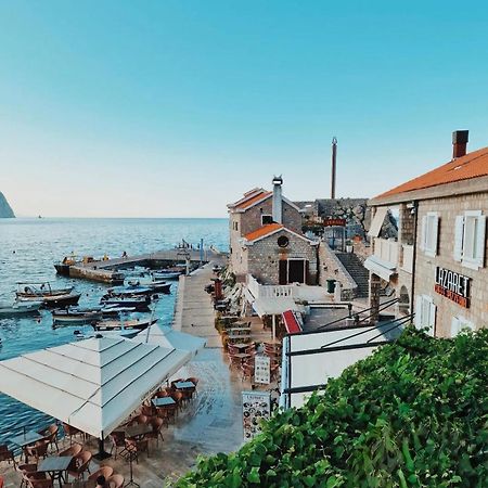 Apartments First Line Petrovac Exteriör bild