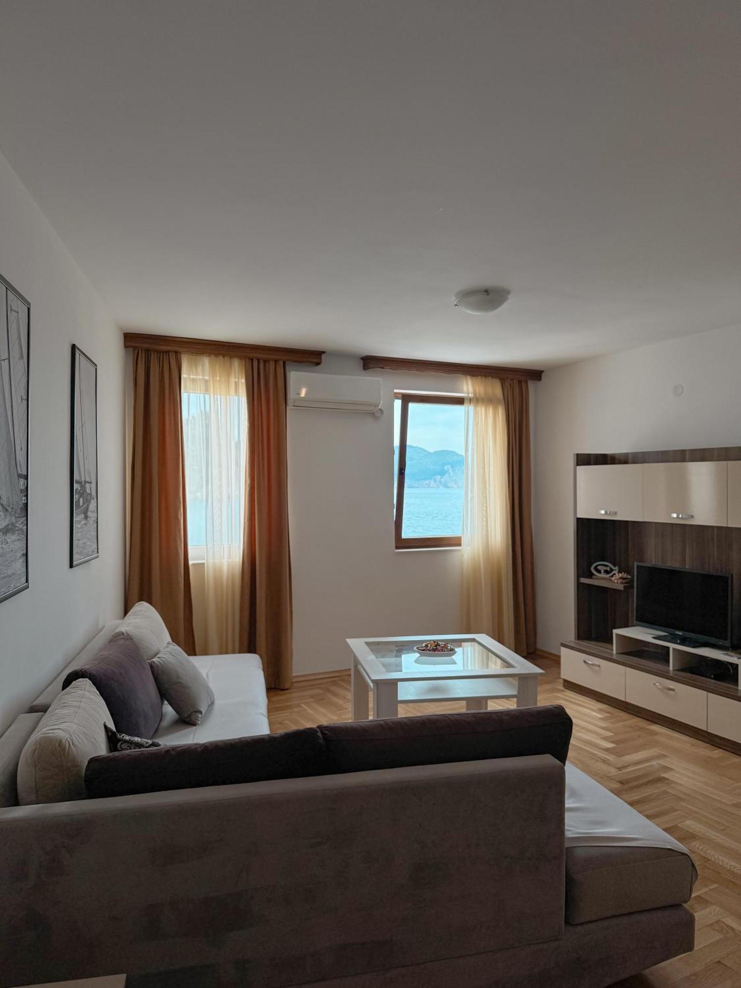 Apartments First Line Petrovac Exteriör bild