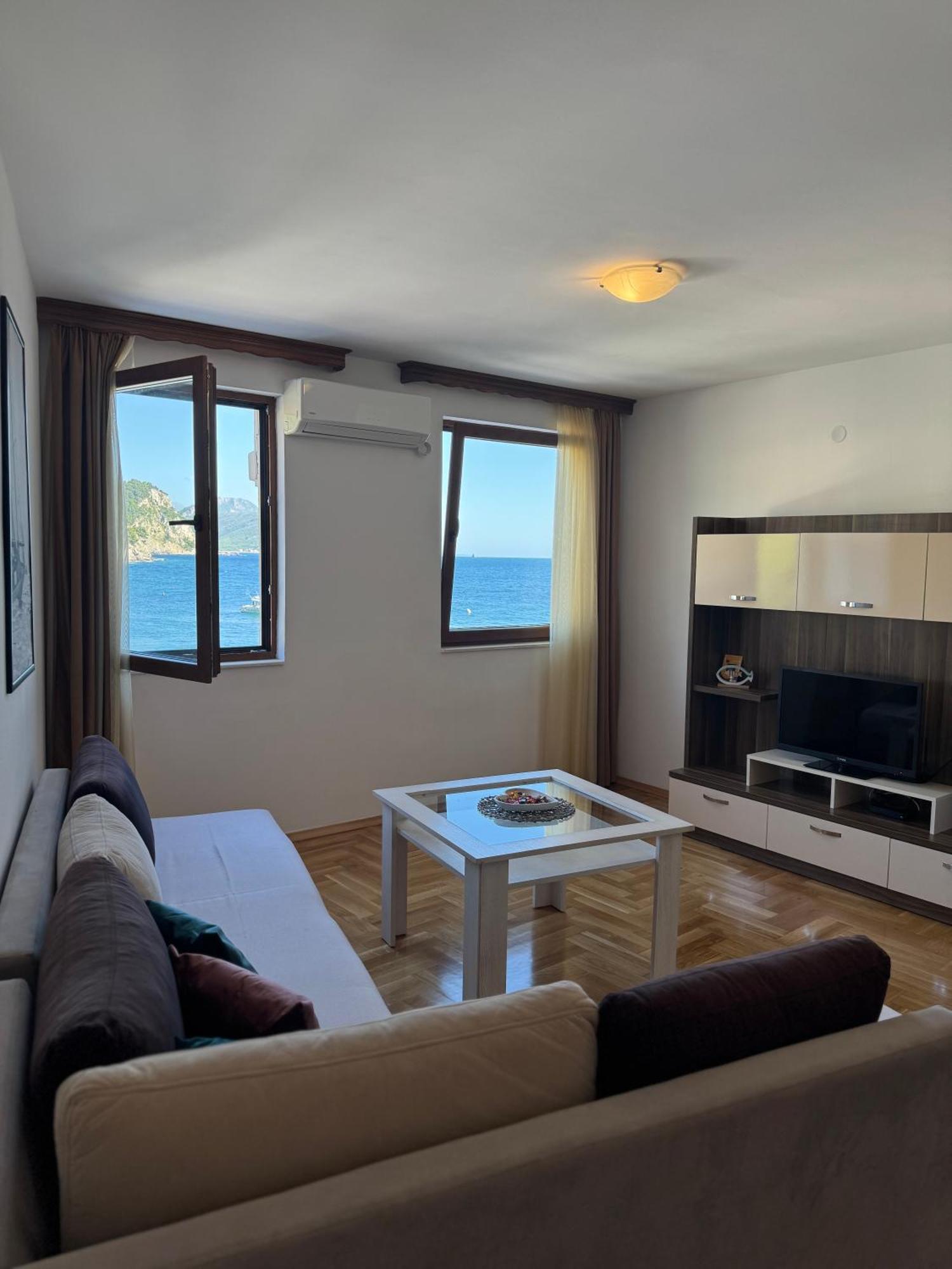 Apartments First Line Petrovac Exteriör bild