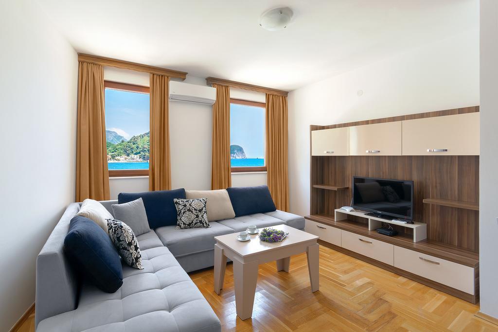 Apartments First Line Petrovac Exteriör bild